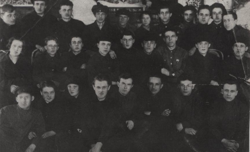 4025. Группа пионерских работников на совещании. г. Благовещенск, 1925 г..jpg